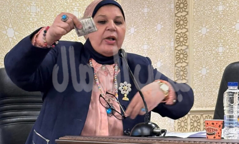 النائبه مايسة عطوه لمسئول بالتموين: خد ٢٧ جنيه وهاتلي كيس سكر ..وتطالب بتشديد الرقابة وزياده المنافذ